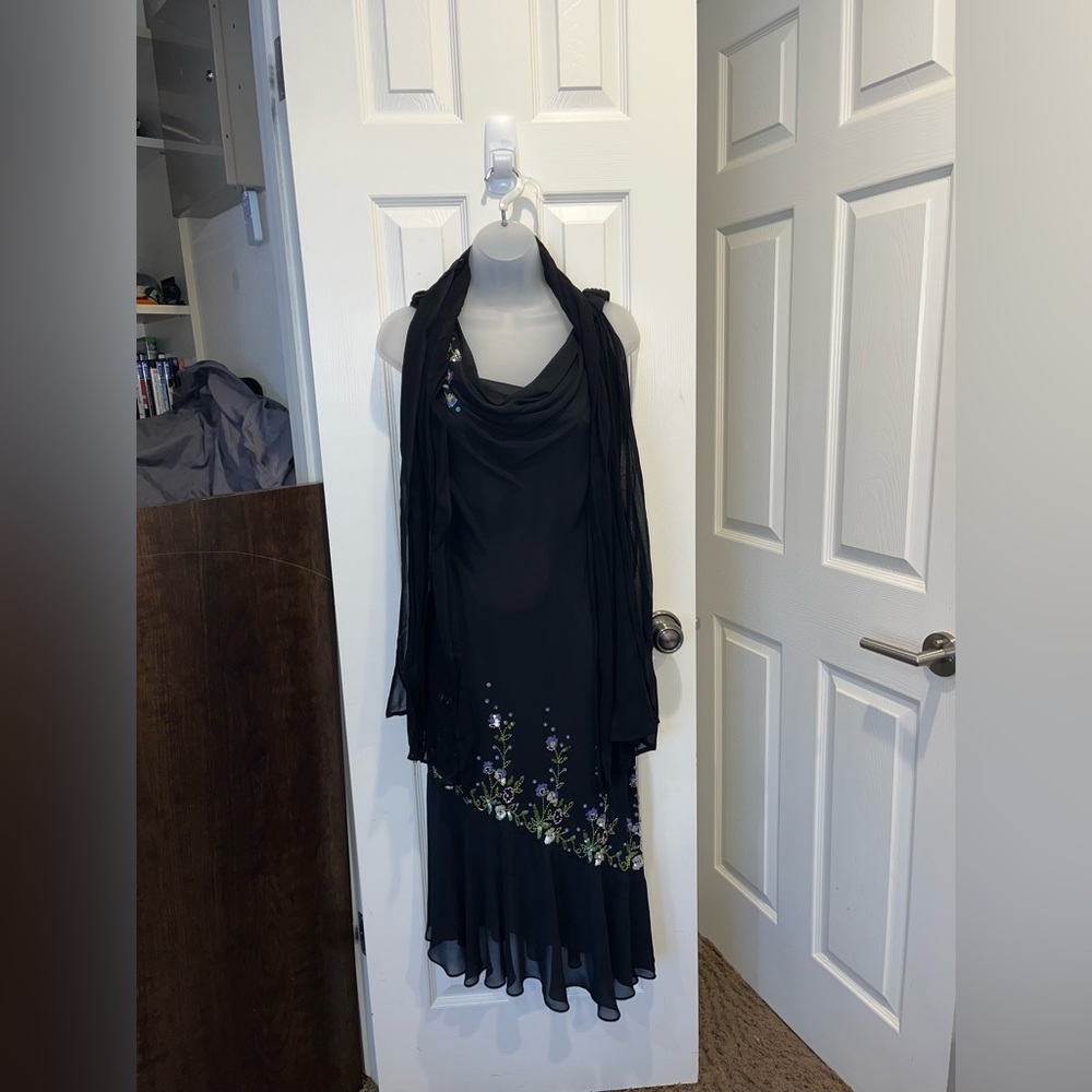 Petite Alex Evening Black Dress With Shawl
